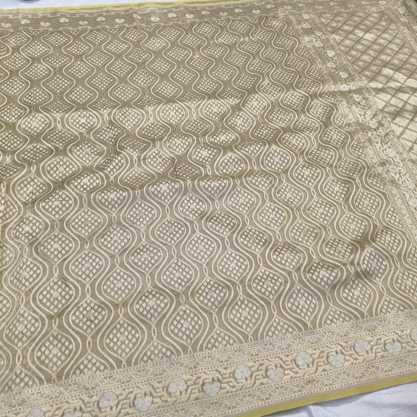 Pure Kora Tissue Handloom Banarasi Saree