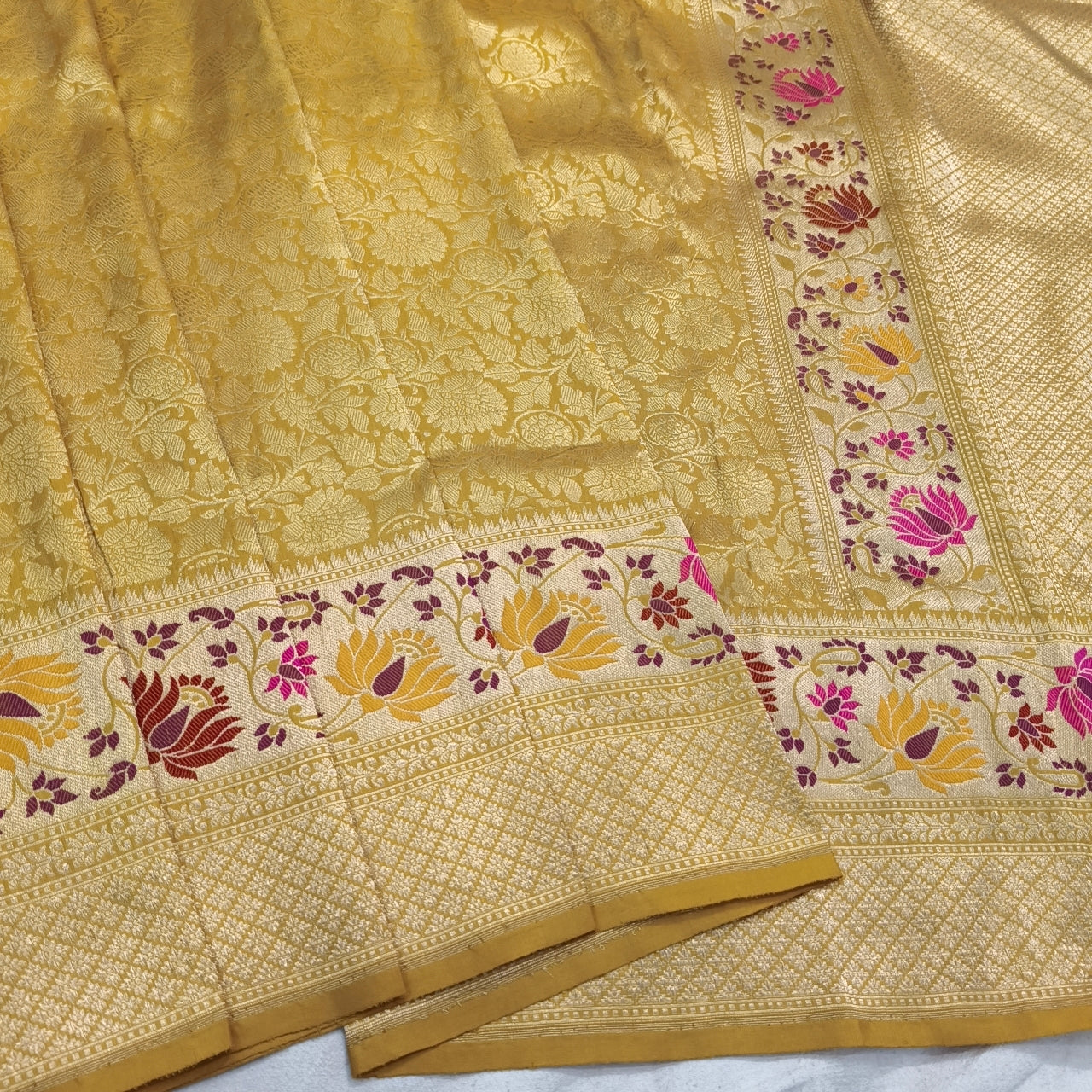 Gold pure katan silk handvowen banarasi saree