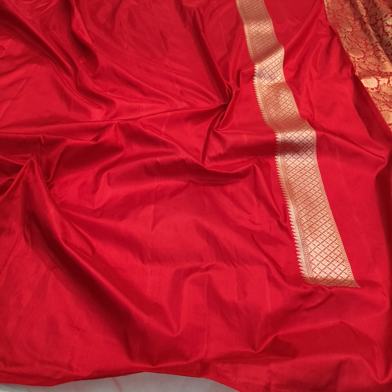 Red pure katan silk handvowen banarasi saree