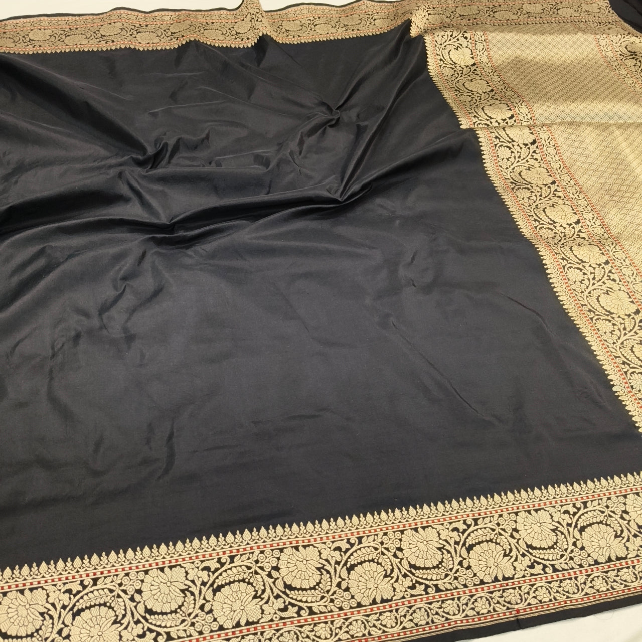 Black pure katan silk handvowen banarasi saree