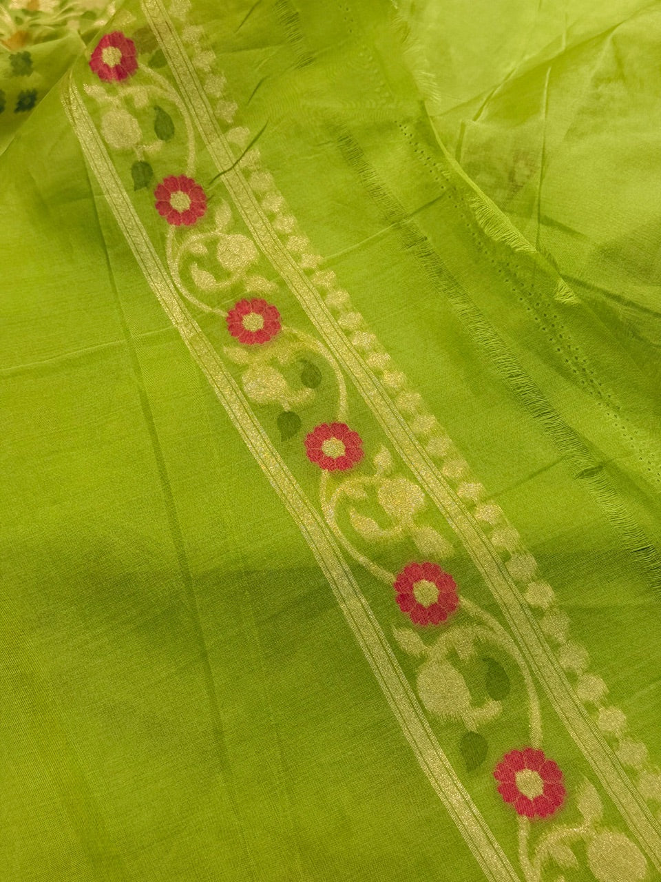 Pista Greren Banarasi Kora Jamdani Silk Handwoven Saree