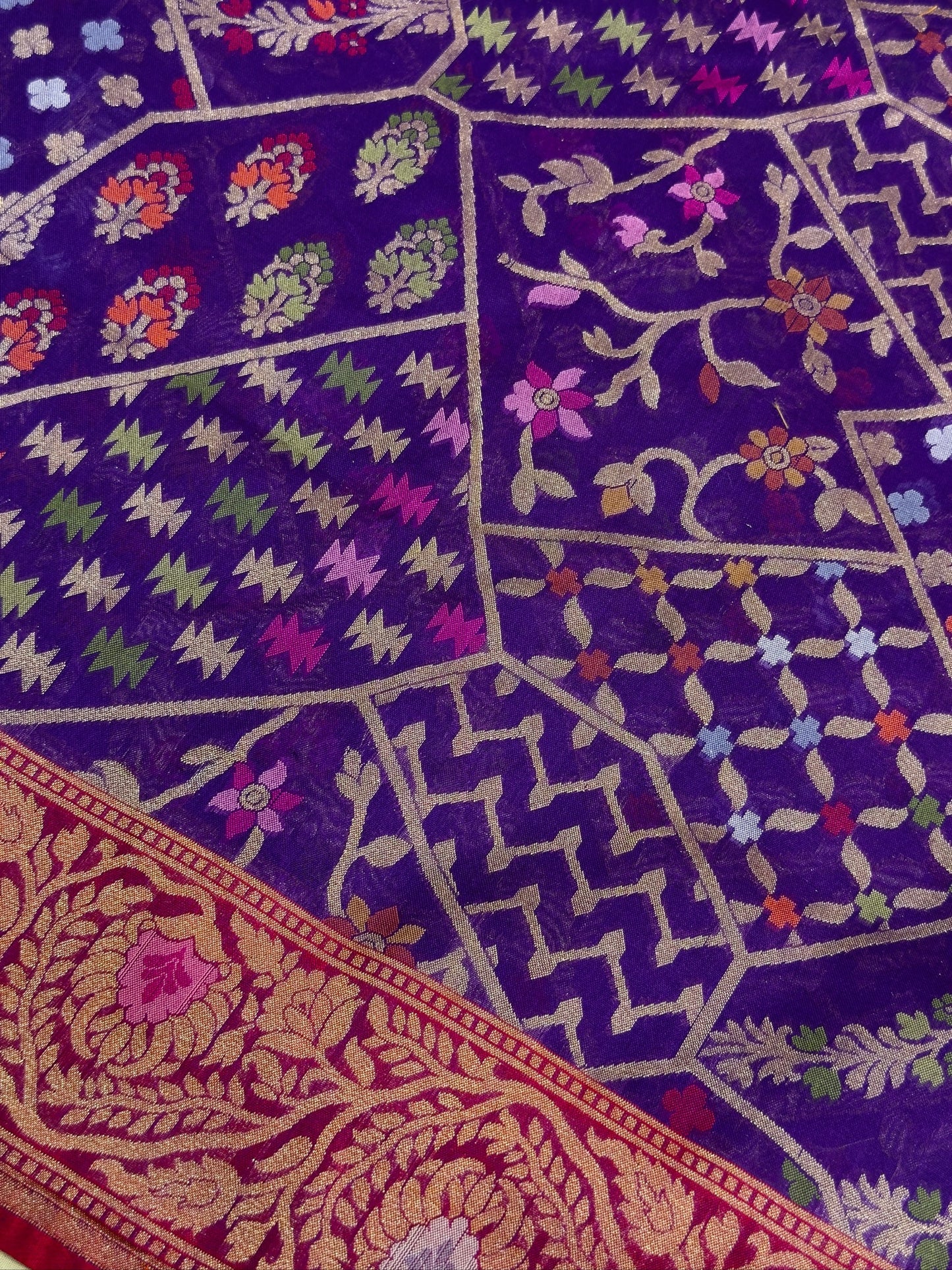 Banarasi Kora Jamdani Silk Handwoven Saree Contrast Border