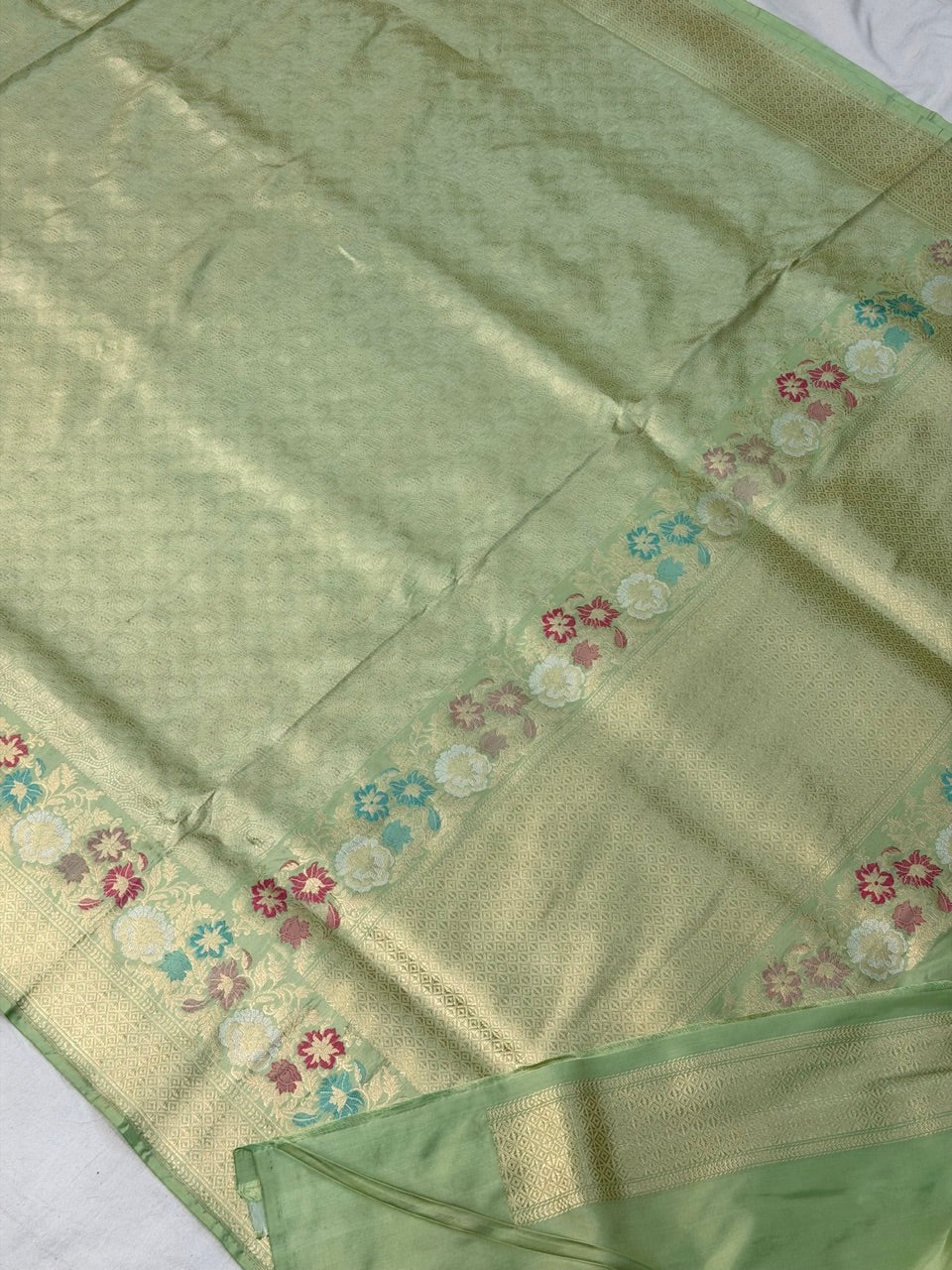 Pista Green Pure katan silk handvowen banarasi saree